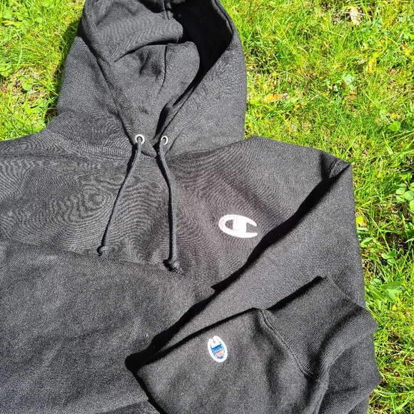 Medium, cropped, womens, black, Champion hoodie. - Picture 3 of 4